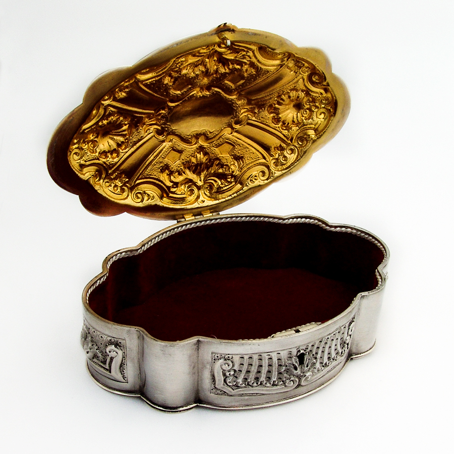 Portuguese Repousse Oval Box Velvet Lining 833 Standard Silver
