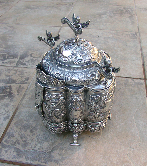 Spanish Colonial Peruvian Coca Leaf Box 18th Century Sterling Silver