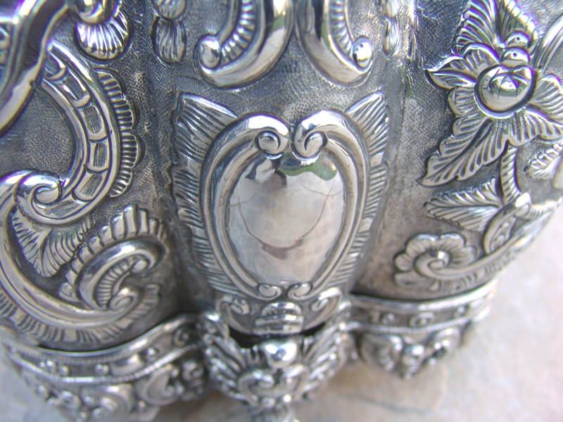 Spanish Colonial Peruvian Coca Leaf Box 18th Century Sterling Silver