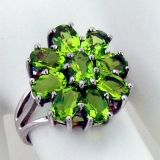 .Flower Form Peridot Ring Sterling Silver