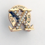 Omega Chi PBTHE Pearls Fraternity Pin Brooch 10K